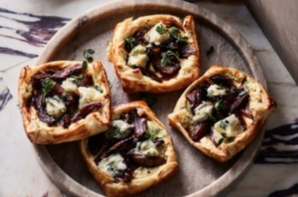 Agrodolce shallot tarts with thyme and Gorgonzola
