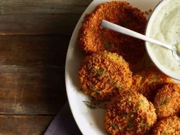 Air-fried green tomatoes [creamy dill dipping sauce]