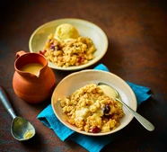 Air-fryer Bramley apple crumble
