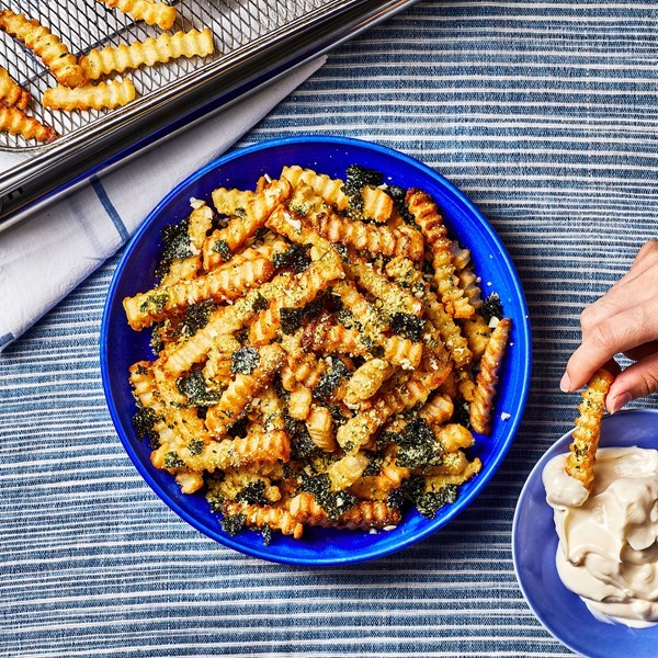 Air fryer garlic-nori fries 