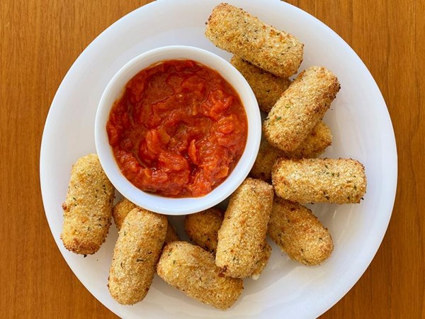 Air fryer mozzarella sticks