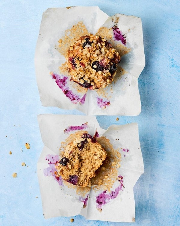 Air-fryer muffins with peanut butter and blueberries 