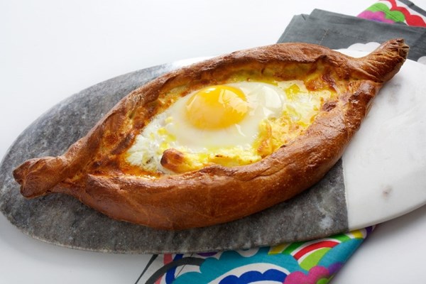 Ajaran khachapuri (Acharuli khachapuri)