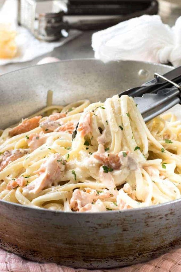 Alfredo salmon pasta