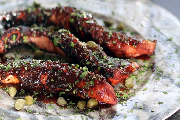 All-time classic grilled octopus (Ktapodi stin skara)