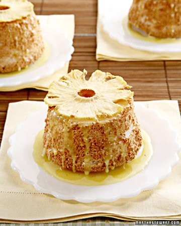 Allspice angel-food cakes