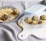 Almond & raisin protein balls