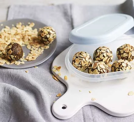 Almond & raisin protein balls