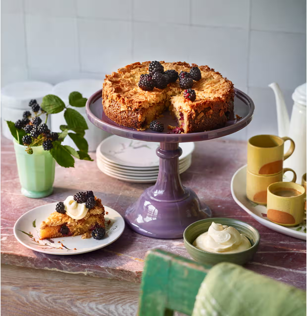 Almond and blackberry tosca cake