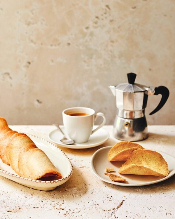 Almond and hazelnut biscuits (Tegole)