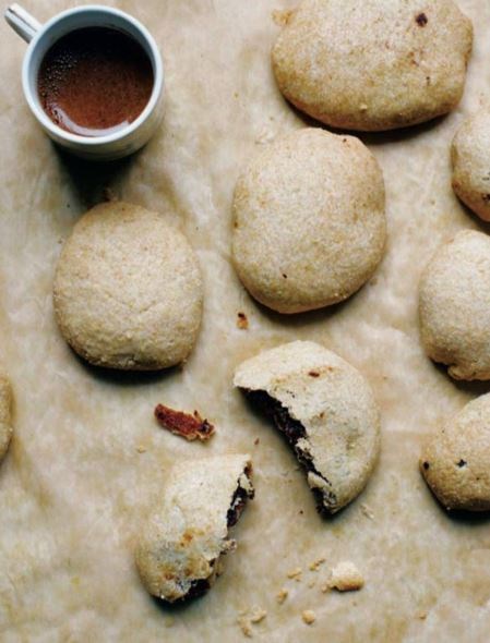 Almond and raisin pastries with carob molasses