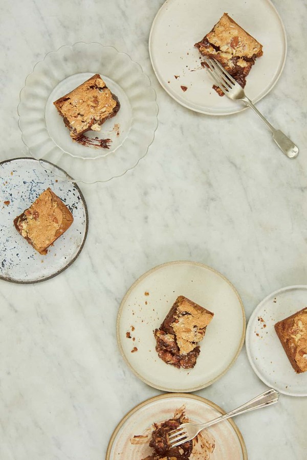Almond and smoked salt blondies