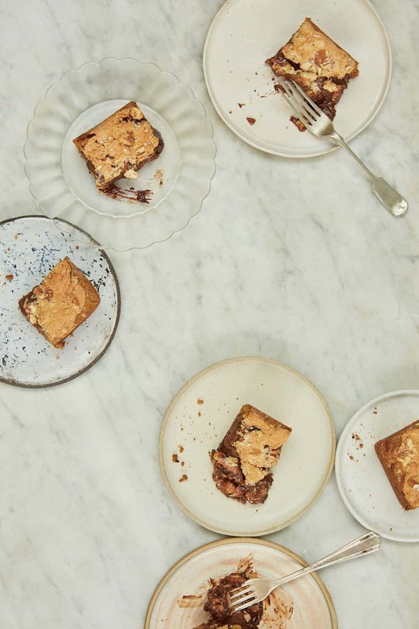 Almond and smoked salt blondies