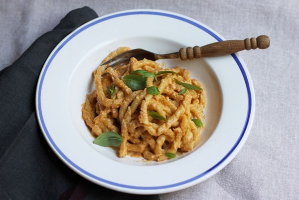 Almond and tomato pesto (Pesto trapanese)