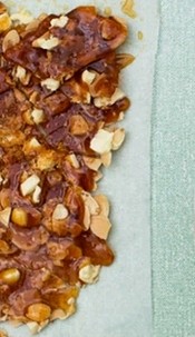 Almond and white chocolate brittle