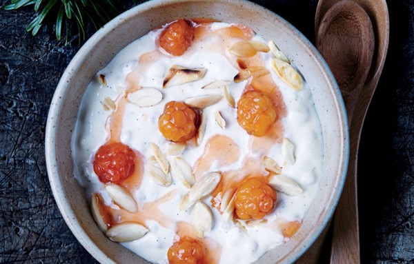 Almond-barley porridge with fruit compote