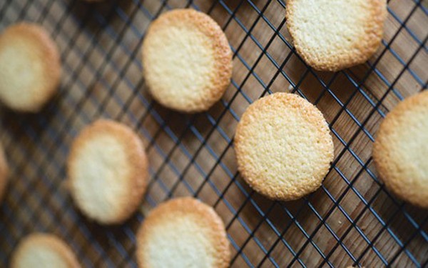 Almond biscuits