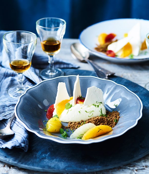 Almond blanc-manger with citrus spéculoos and meringue
