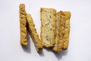 Almond bread slices