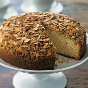 Almond breakfast cake
