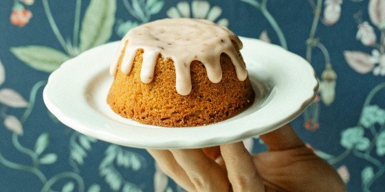 Almond butter mini cakes with berry glaze