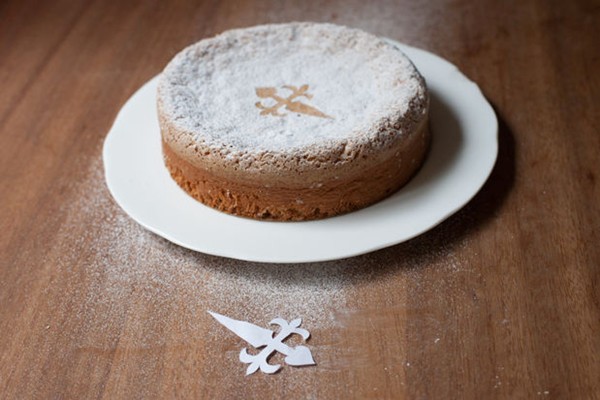 Almond cake (Tarta de Santiago)