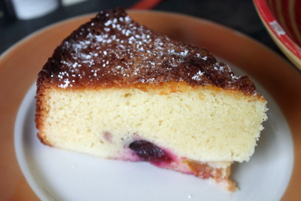 Almond cake with plums