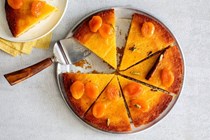 Almond cake with saffron and honey