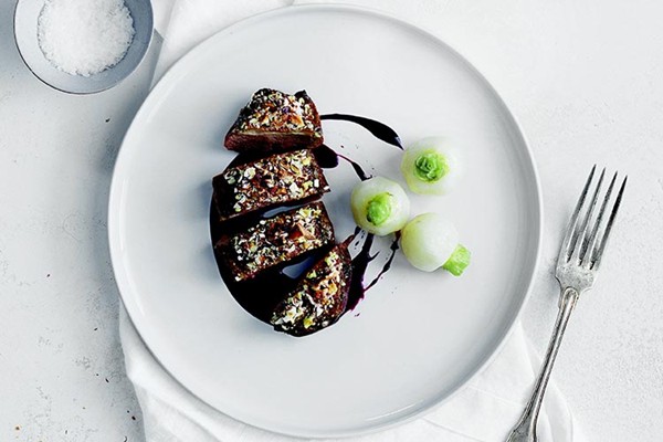 Almond-caramelized duck breasts with Amaretto jus