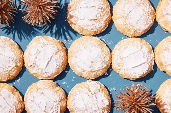 Almond cloud cookies