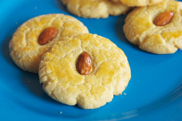 Almond cookies