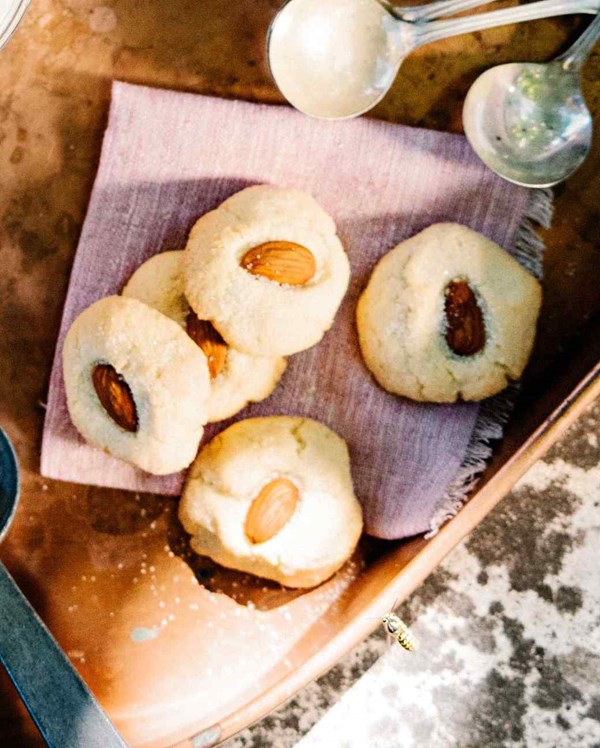 Almond cookies