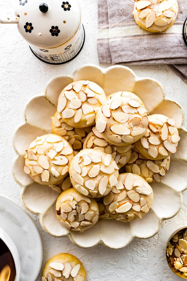 Almond cookies