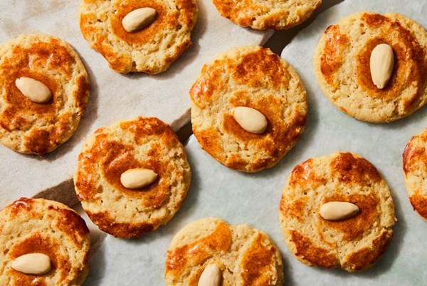 Almond cookies (Bánh hạnh nhân) 