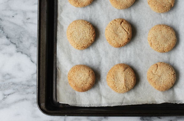 Almond cookies with cinnamon & rum (Fave dei morti)