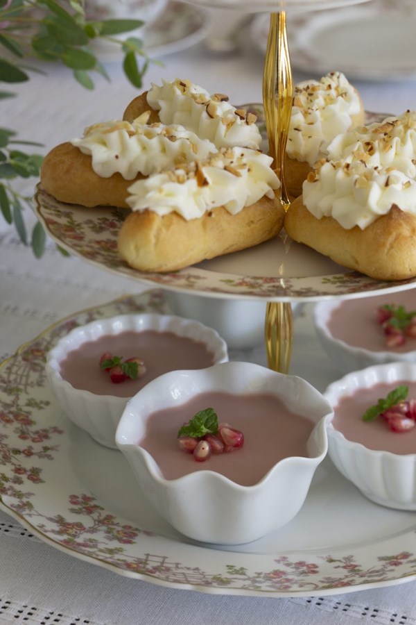 Almond crème éclairs 
