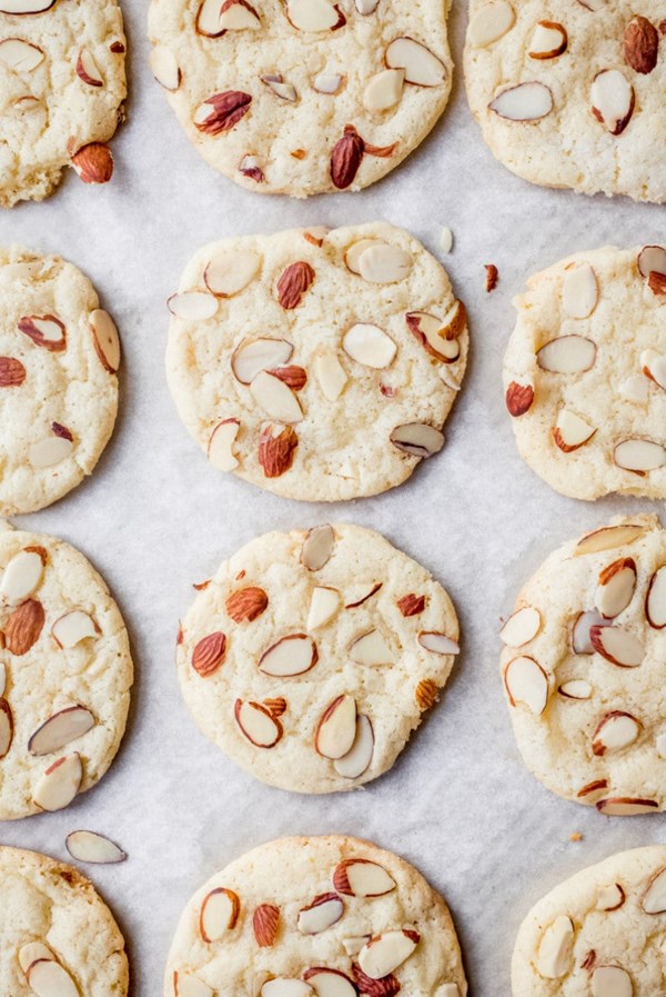 Almond crinkle cookies
