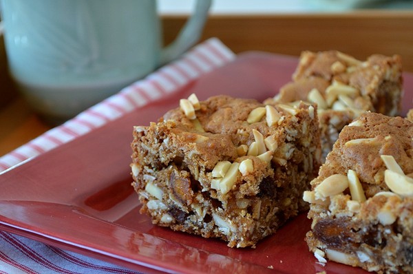 Almond-date blondies