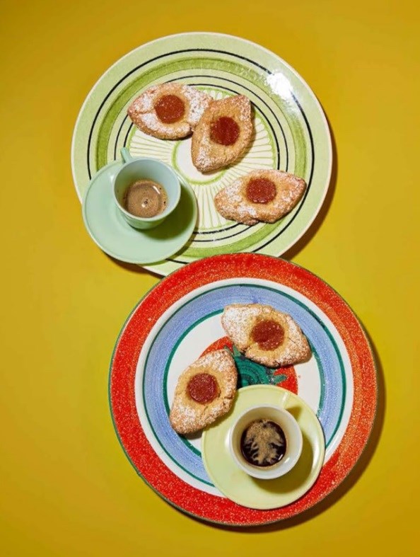 Almond eyes of Saint Lucy (Gli occhi di Santa Lucia)