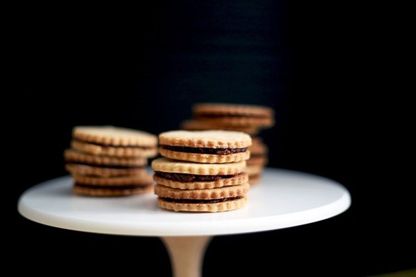 Almond fig sandwich cookies