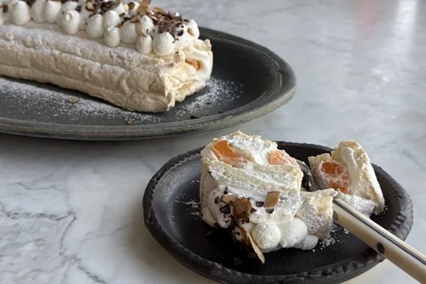Almond flour Budapest roll