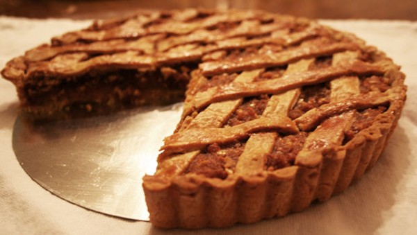 Almond-ginger-peach treacle tart