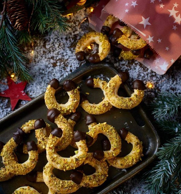 Almond horns (Mandelhörnchen)
