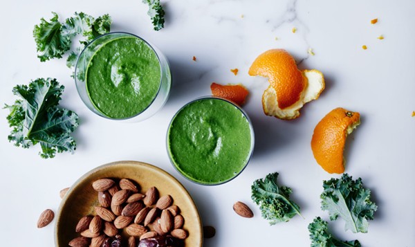 Almond, kale, and banana smoothie