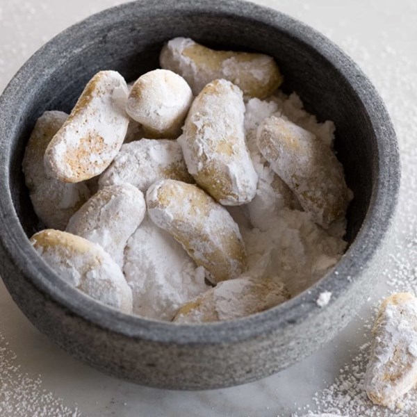 Almond kifli
