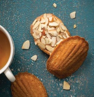 Almond macaroon madeleines
