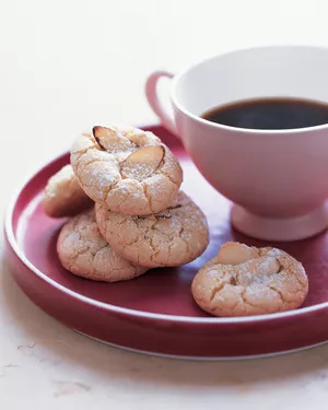 Almond macaroons