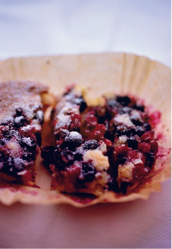 Almond, marzipan and berry cakes