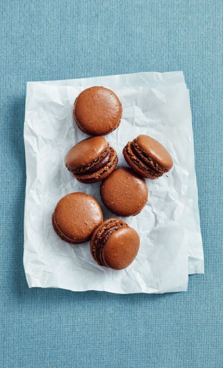 Almond meringue cookie sandwiches (Macaron Parisien)