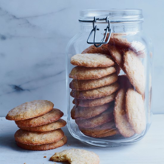 Almond-meringue cookies